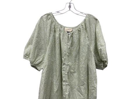 Top Short Sleeve By Universal Thread In Green, Size: 1x Online Sale