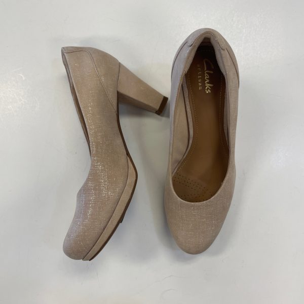 Shoes Heels Block By Clarks In Beige, Size: 6.5 For Sale